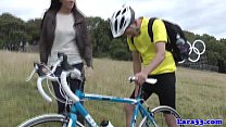 Britânico maduro pega ciclista para foder