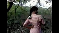 Indienne baise en forêt