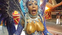 paulina kings mit brüsten am karneval rio de janeiro - muse der vereinigten von bangu