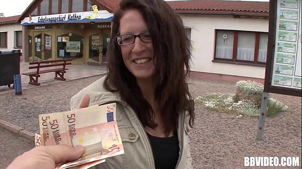 Procace prostituta tedesca viene scopata per soldi