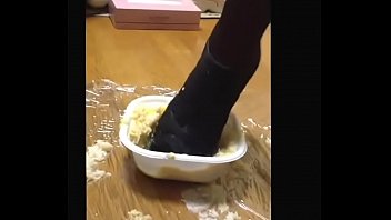 【Feticcio】 Ciotola di riso condita con pollo e uova schiacciare tacchi