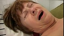 59-летняя бабушка мастурбирует