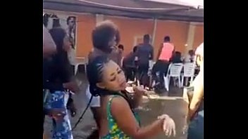 Naija University Girls tanzen nackt