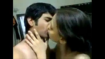 Indian Kisser Sonia Bhabhi Et Ensoleillé