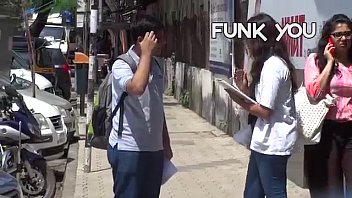 Ragazza che chiede la dimensione del Dick degli sconosciuti! Funk You (Prank in India)