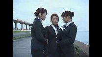 3 filles lesbiennes hôtesse de l'air japonais s'embrasser!