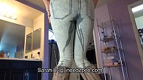 Sarah B. disperazione femminile e bagnando i suoi jeans