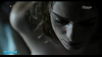 Olivia Molina, scène de sexe seins JNTX