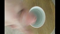 Cumming dentro un bicchiere d'acqua