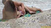 MILFs amateur en topless - primer plano de la playa voyeur