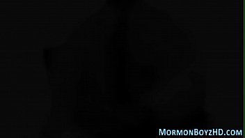 Musculoso mormón consigue follada