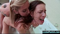 Симпатичная лесбиянка получает секс-игрушки, наказывает поступок от злой лесбиянки (kleio & madi), видео-24