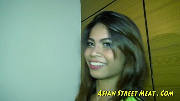Asian Cuties fickt für Vergnügen