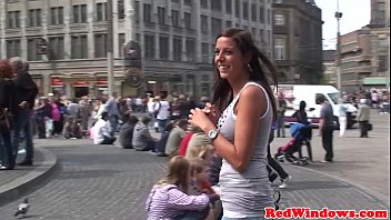 Piccola prostituta olandese piffatta da turista