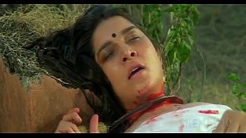 Anita Ayub in Hindi Movie Gangster g.