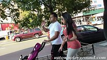 junge latina mama große beute in leggings