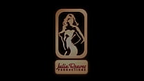 JuliaReaves-DirtyMovie - Keine Gnade - порнозвезда из полного фильма, обнаженная дрочит пальцами, бритый анус