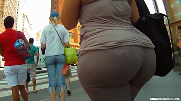 Candid - Bubble Butt BBW Latina mostrando su Wedgie