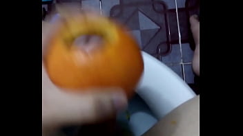Thủ dâm bằng quả cam