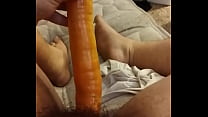 Ftm con dildo di carota