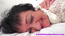 Saggytit grand-mère baisée après massage