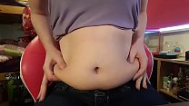 FatGirlsHome.COM - (HD) Joue de ventre d'une fille joufflue