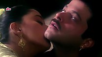 Anil-Kapoor-Madhuri-Kissing-Beta --- Scena romantica