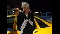 Beleza loira leva galo negro gigante em um táxi, Helen Duval, loira de peitos grandes holandeses