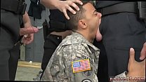 Männlicher Polizist nackt Homosexuell Dies ist, wenn der Leutnant seine Scheiße verloren hat.