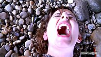 Myfirstpublic Mund füllt sich mit Sperma am Strand