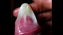 Ejaculation dans un préservatif