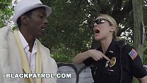 BLACKPATROL - женщины-полицейские делают сутенерку (xb15820)