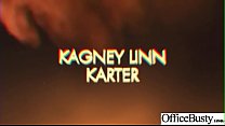 Fille salope de bureau (Kagney Linn Karter) avec de gros seins ronds baisés dur vidéo-13