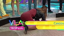 Natalia Valenzuela se fait baiser à la télévision mexicaine