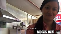 Mofos - Public Pick Ups - The Customer Always Cums First protagonizada por Valerie Collien