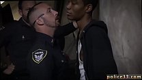 Caminhoneiro sexy e policial pornô gay Suspeito em fuga, fica com um pau profundo