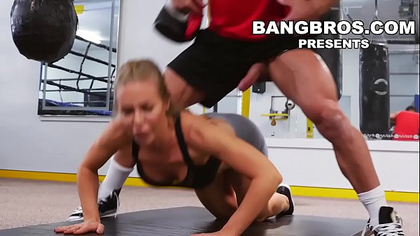BANGBROS - Big Tits Babe Nicole Aniston faz seu bichano malhar na academia