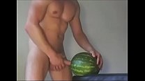 Comendo a melancia