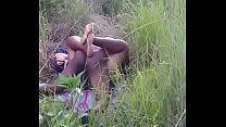 Black Girl Fucked Dur dans la brousse. Obtenez plus à bongohotcams.blogspot.com