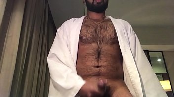 Hairy guy cumming on cam