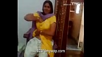 Indischer Schullehrer Showing Boobs To-Schüler