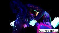 Schwarzlicht-Regennacht mit Abigal Mac & Ava Addams