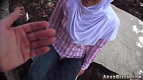 Sirvienta árabe follando en casa lejos de casa lejos de casa