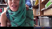 La femmina britannica Hijab-Wearing Arab Teen ha per rubare
