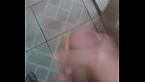 Teenager dotato colpire uno nel bagno.