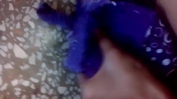 éjacule sur le soutien-gorge de (violet)