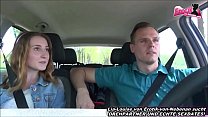 Deutsche Anhalterin fickt Outdoor im Auto