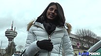 Французская индийская тинка хочет, чтобы ее дырочки были заполнены [полное видео]