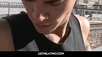 Jock Latino Uncut Loves Bareback Cock Dans Son Cul