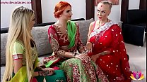 Ceremonia de la novia india antes de la boda
